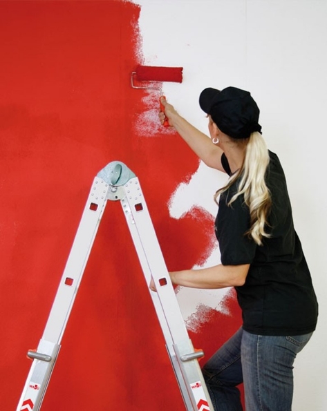 Afbeelding - https-www-ez-catalog-nl-Asset-5804563cfd914ae58d2bb92e98dabd79-ImageFullSize-639823-telescoopladder-in-gebruik-4-1-jpg